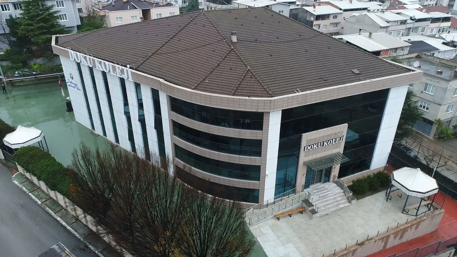 Doku Koleji Çamlıca kampüs binasının dış görünümü, Nilüfer Bursa
