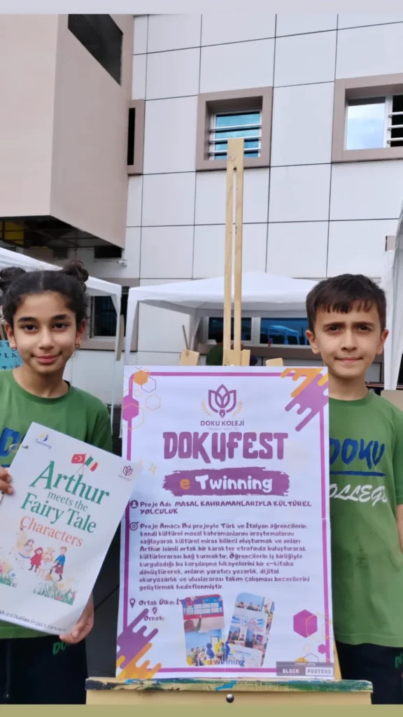 DOKUFEST'te eTwinning projesini tanıtan Doku Koleji öğrencileri