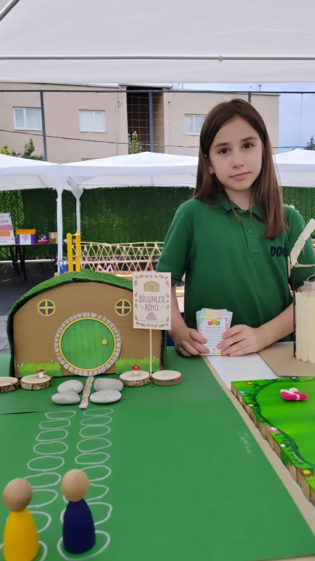 DOKUFEST'te oyun tasarımı projesini tanıtan Doku Koleji öğrencisi