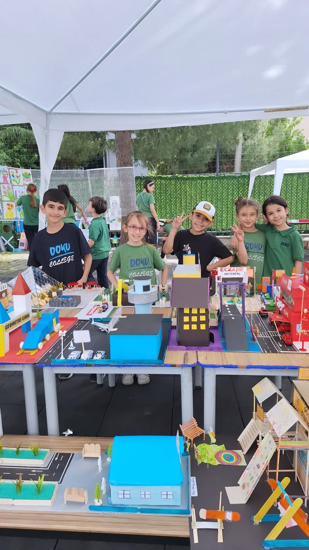 DOKUFEST'te sıralanan öğrenci proje standları