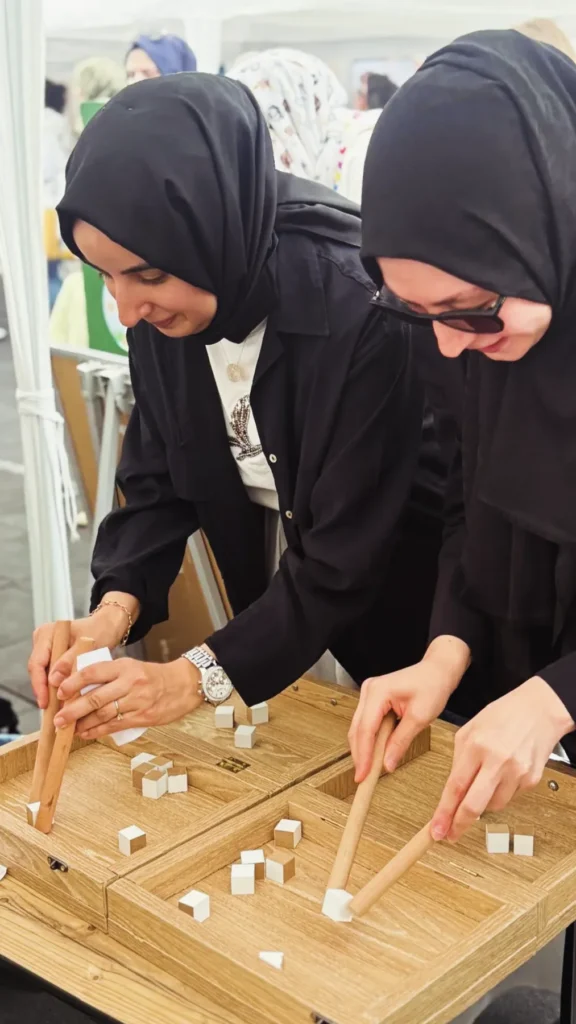 DOKUFEST'te veli katılımlı ahşap oyun etkinliği