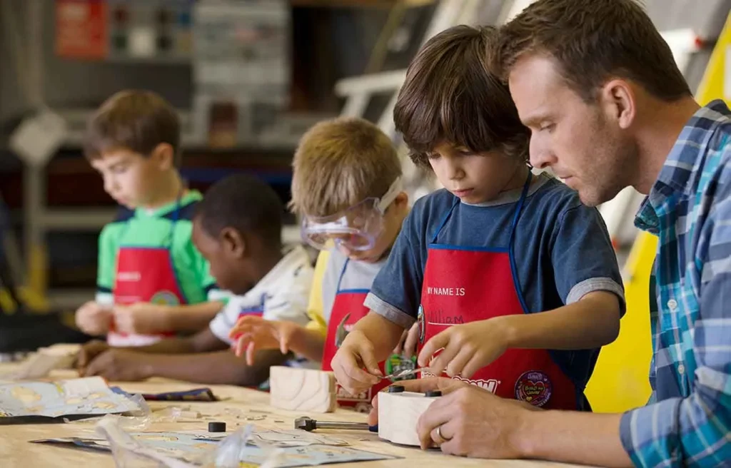 Doku Koleji maker ahşap atölyesinde üretim çalışması