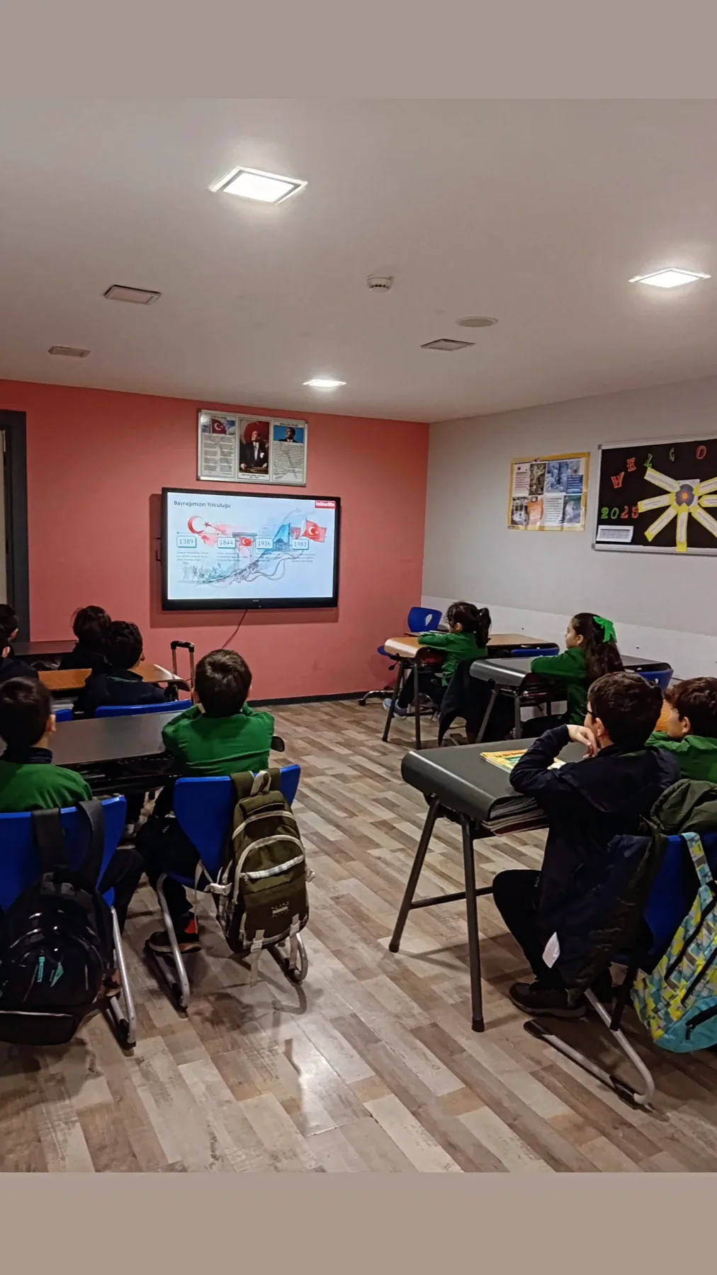 Doku Koleji sınıfında akıllı tahta destekli sunum etkinliği